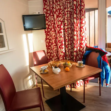 Hotel Les Vallees Labellemontagne 4* Ла-Бресс