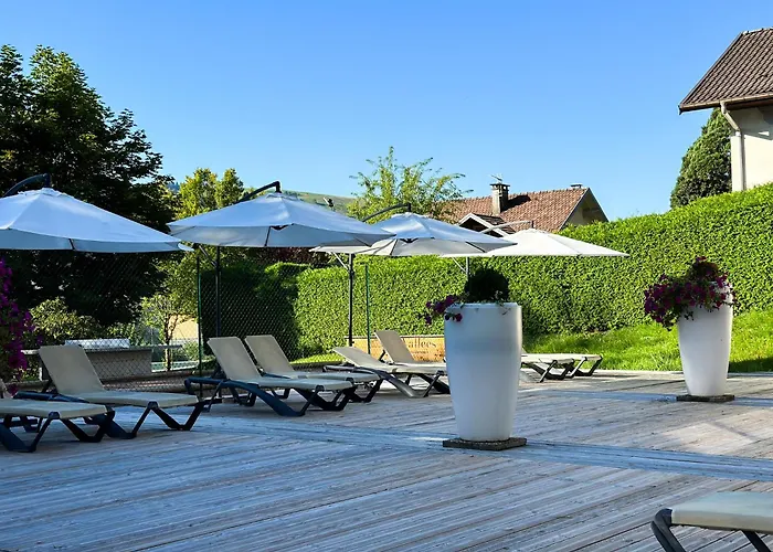 Апарт-отель Hotel Les Vallees Labellemontagne 4*