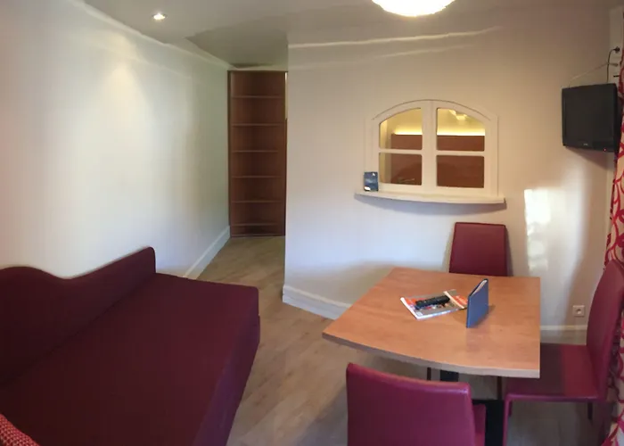 Апарт-отель Hotel Les Vallees Labellemontagne