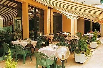 Hotel Les Vallees Labellemontagne Ла-Бресс